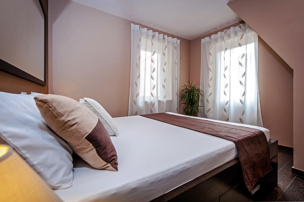 Apartments Casa Dekic โรวีน ภายนอก รูปภาพ