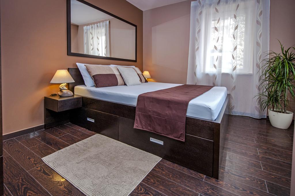 Apartments Casa Dekic โรวีน ภายนอก รูปภาพ